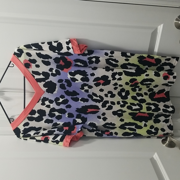 Lk New Leopard Print Top. Large - Picture 2 of 3